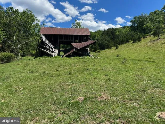 1096 STRAUTER ROAD Franklin, WV 26807