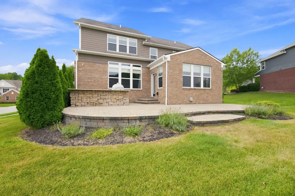 5887 Strawberry Circle Commerce, MI 48382