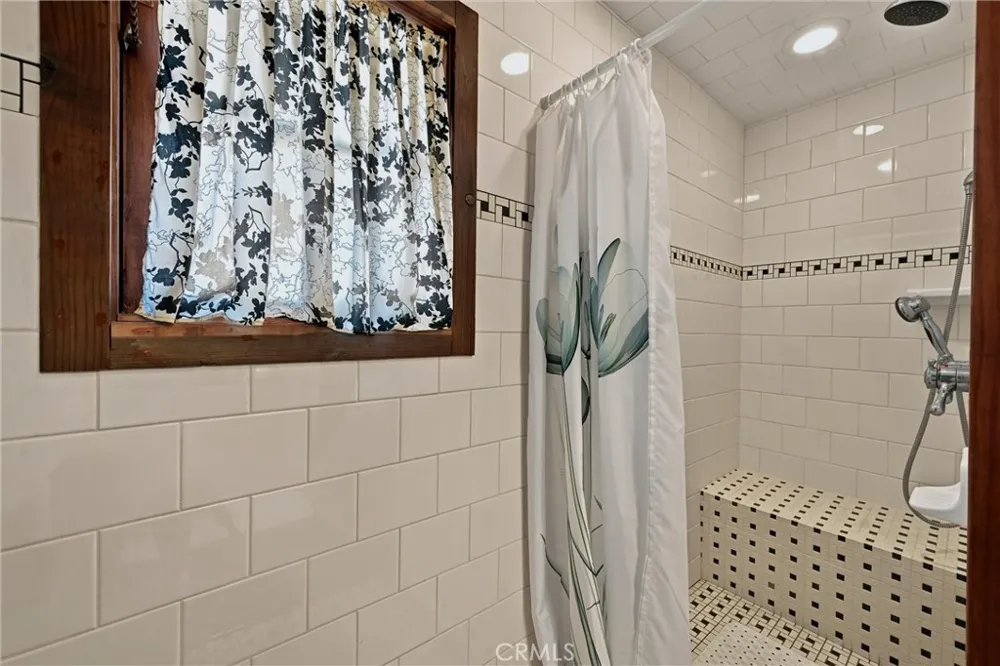 15590 Mesa Cobb, CA 95426