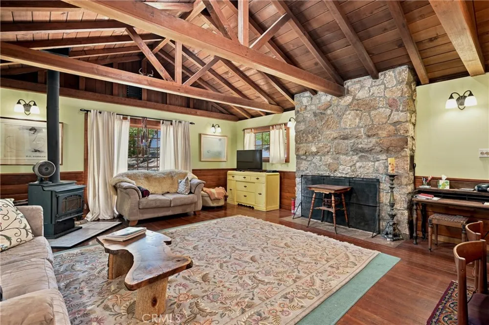 15590 Mesa Cobb, CA 95426