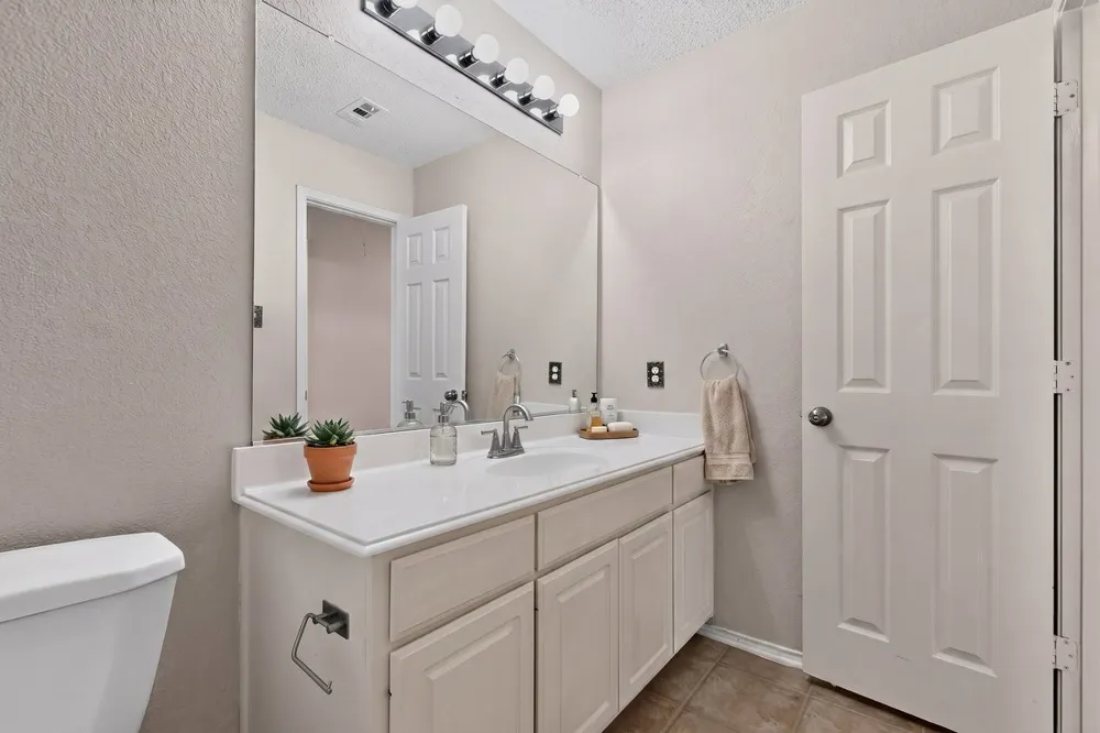 10201 Max Lane Frisco, TX 75035