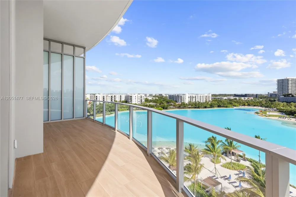 2411 Laguna Cr #611 Miami, FL 33181