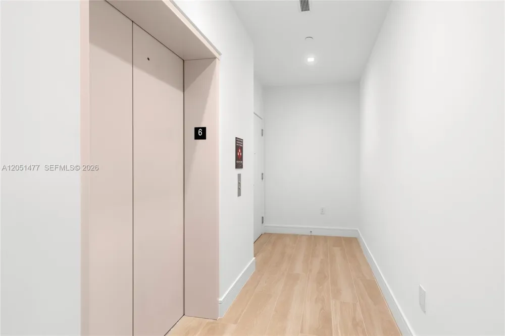 2411 Laguna Cr #611 Miami, FL 33181