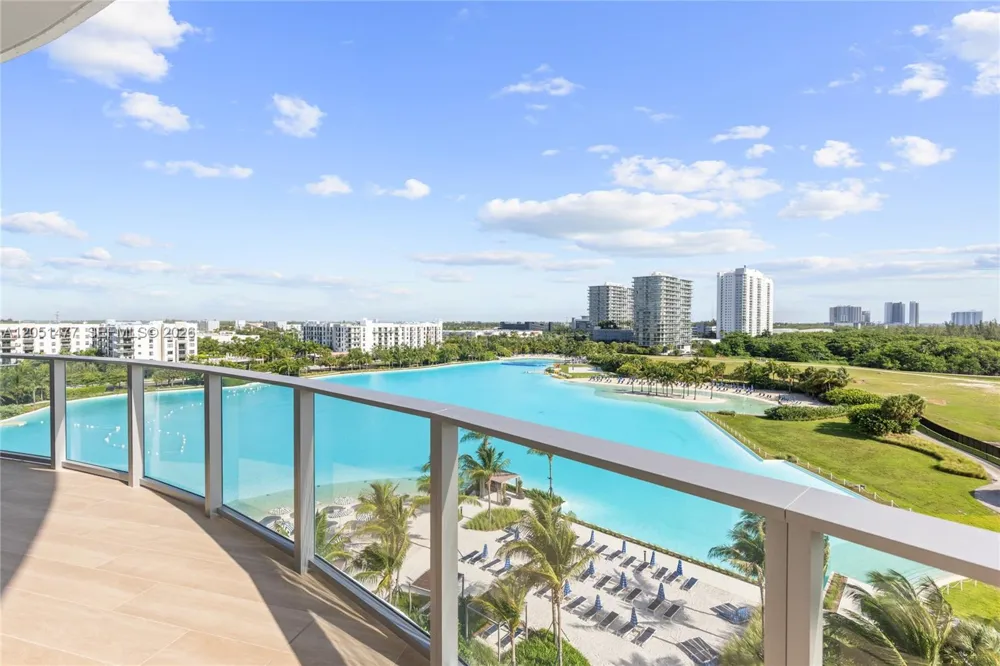 2411 Laguna Cr #611 Miami, FL 33181