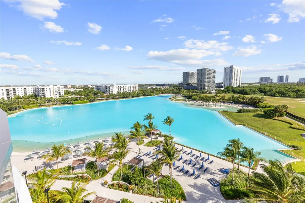2411 Laguna Cr #611 Miami, FL 33181