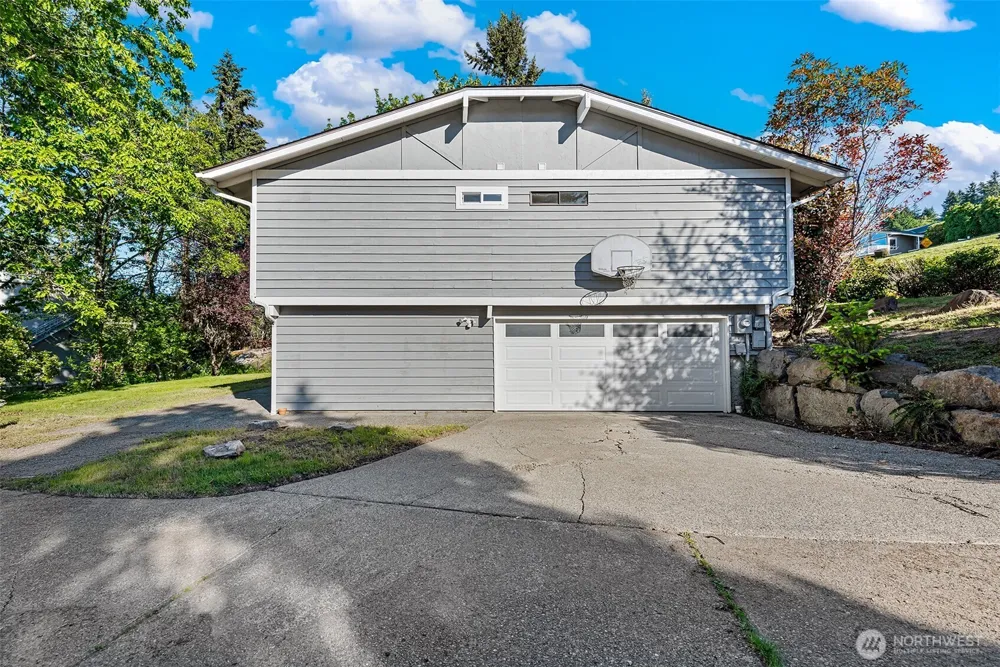 14910 SE 49th Street Bellevue, WA 98006