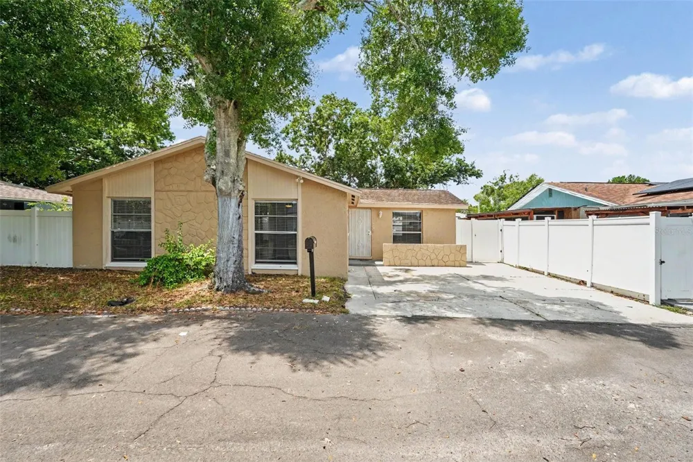 6404 FREEDOM COURT Tampa, FL 33634