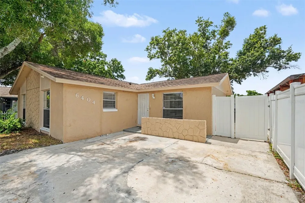 6404 FREEDOM COURT Tampa, FL 33634