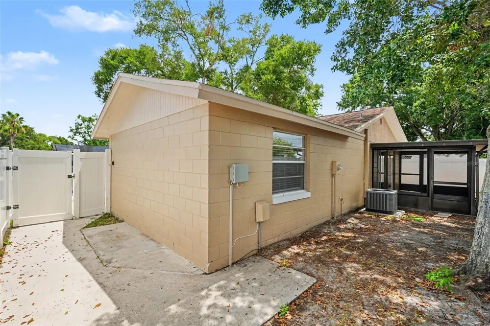 6404 FREEDOM COURT Tampa, FL 33634