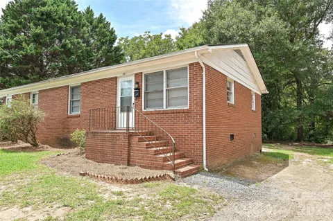 321 Hamilton Drive NE