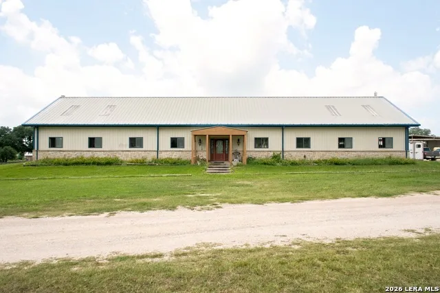 1025 Horse Lane Weimar, TX 78962