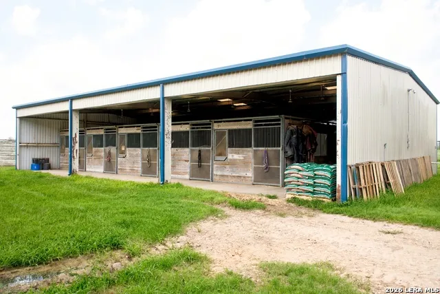 1025 Horse Lane Weimar, TX 78962