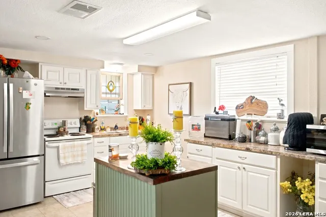 1025 Horse Lane Weimar, TX 78962