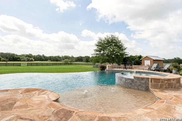 1025 Horse Lane Weimar, TX 78962