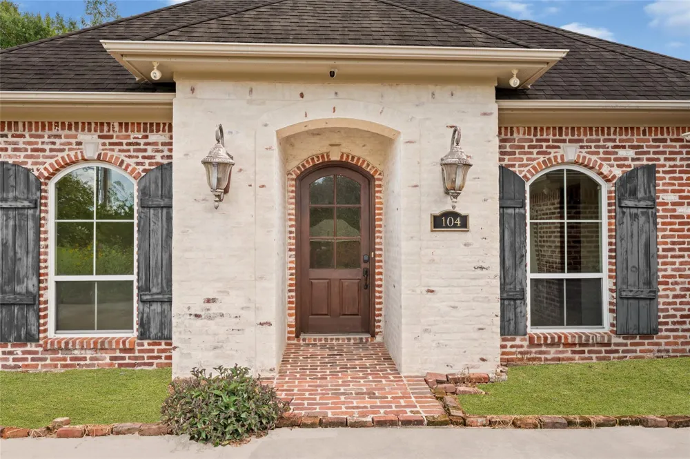 104 Mockingbird Lane Bridge City, TX 77611