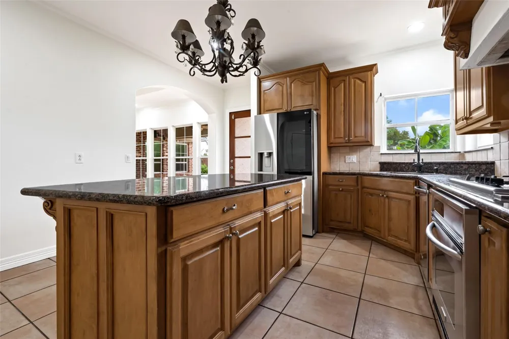 104 Mockingbird Lane Bridge City, TX 77611