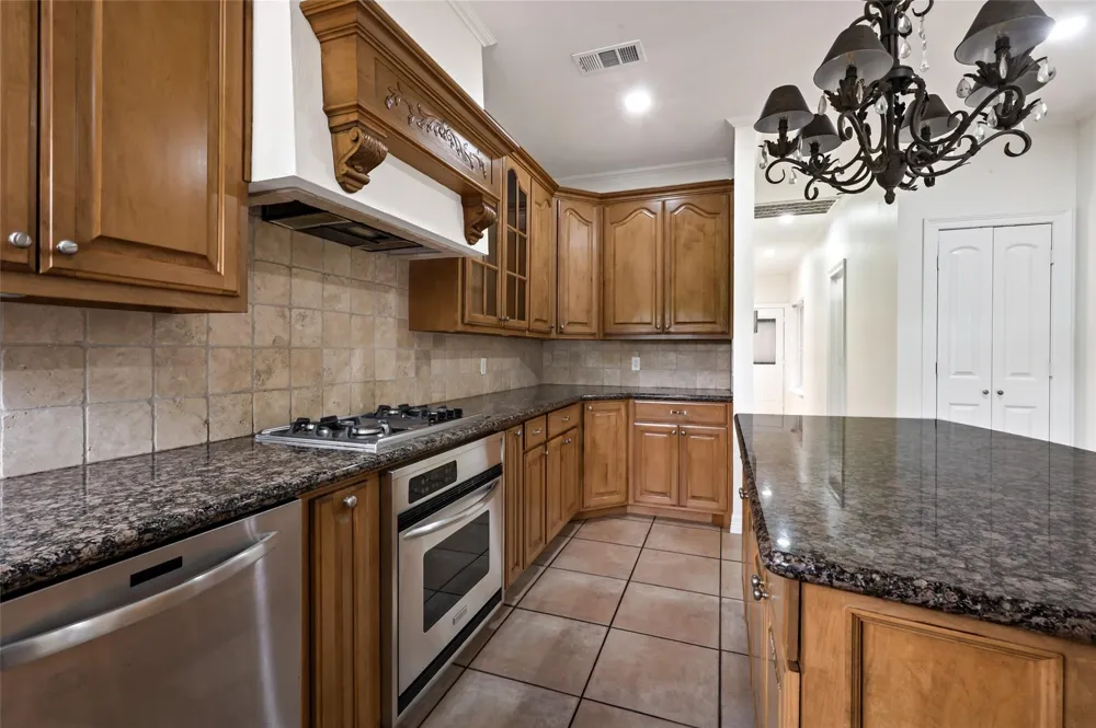 104 Mockingbird Lane Bridge City, TX 77611