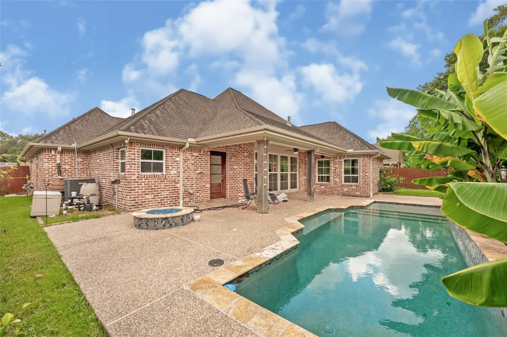 104 Mockingbird Lane Bridge City, TX 77611