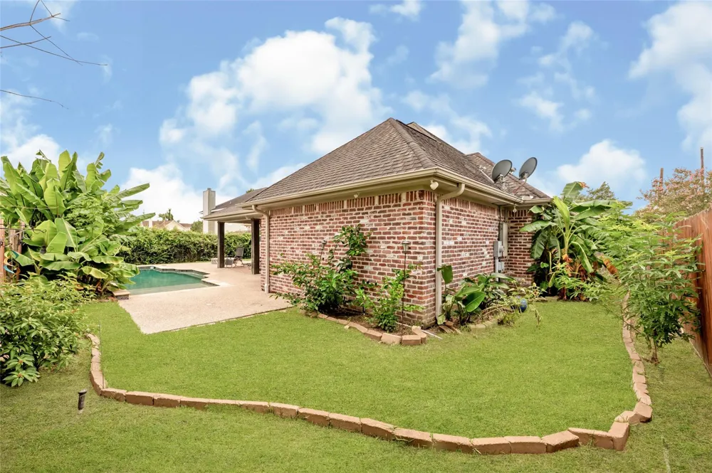 104 Mockingbird Lane Bridge City, TX 77611