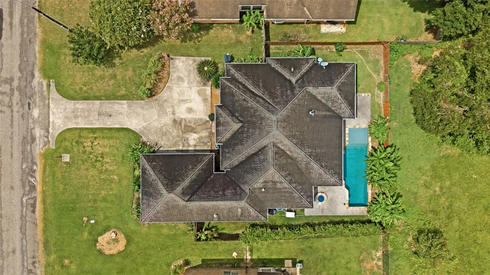 104 Mockingbird Lane Bridge City, TX 77611