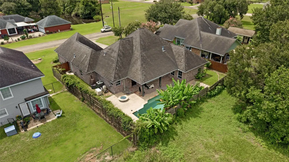 104 Mockingbird Lane Bridge City, TX 77611