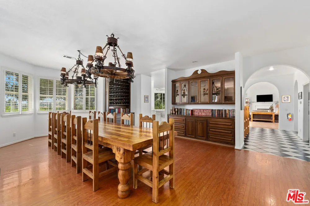 9640 Sierra Highway Santa Clarita, CA 91390