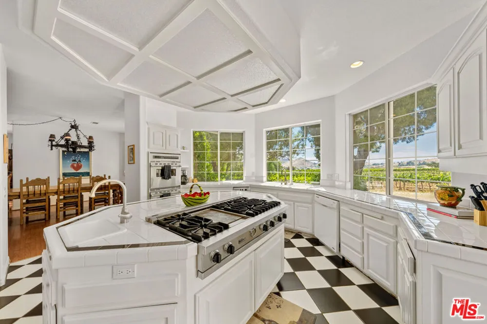 9640 Sierra Highway Santa Clarita, CA 91390