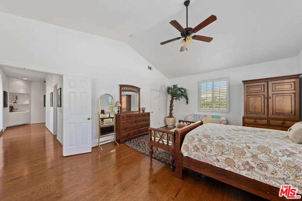 9640 Sierra Highway Santa Clarita, CA 91390