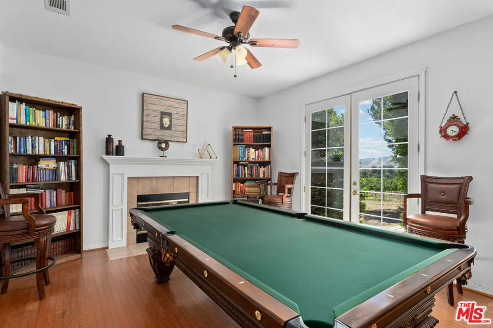 9640 Sierra Highway Santa Clarita, CA 91390
