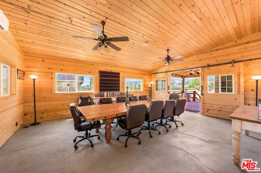 9640 Sierra Highway Santa Clarita, CA 91390