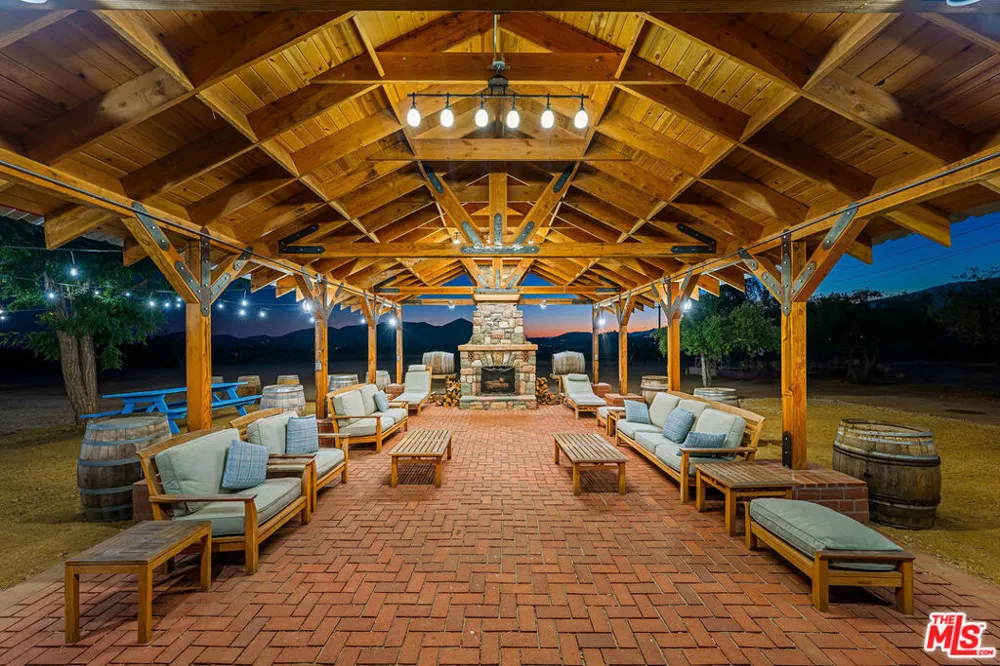 9640 Sierra Highway Santa Clarita, CA 91390