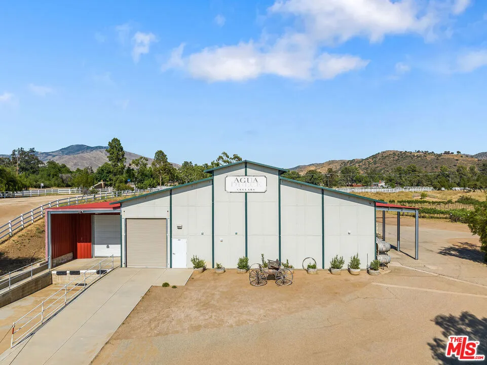 9640 Sierra Highway Santa Clarita, CA 91390