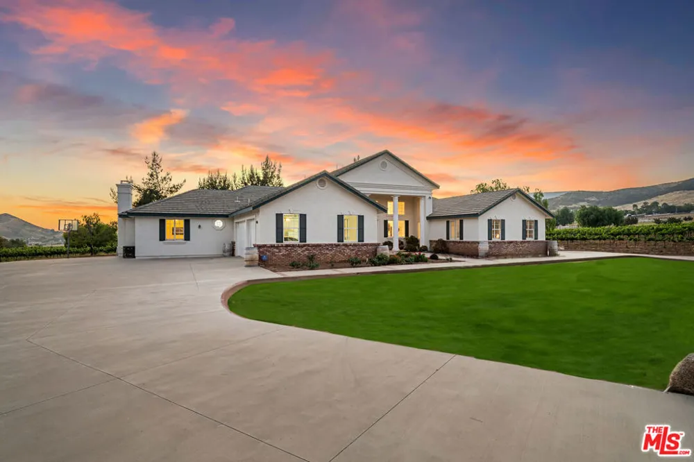 9640 Sierra Highway Santa Clarita, CA 91390