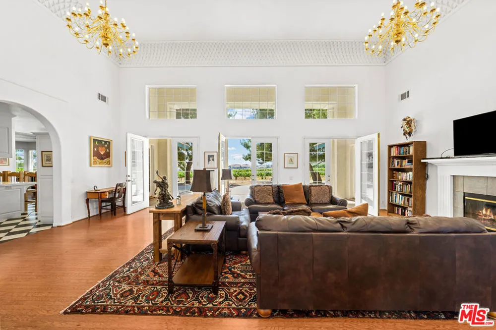 9640 Sierra Highway Santa Clarita, CA 91390