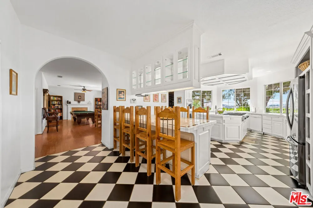 9640 Sierra Highway Santa Clarita, CA 91390