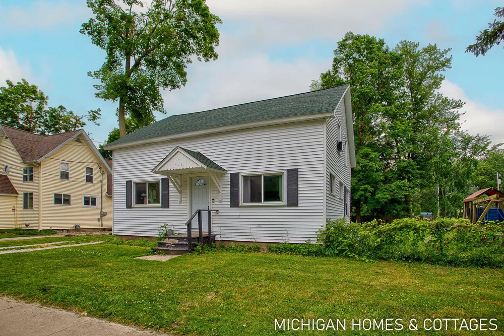 752 Jordan Lake Avenue Lake Odessa Village, MI 48849