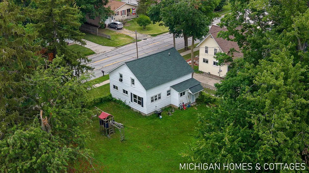 752 Jordan Lake Avenue Lake Odessa Village, MI 48849