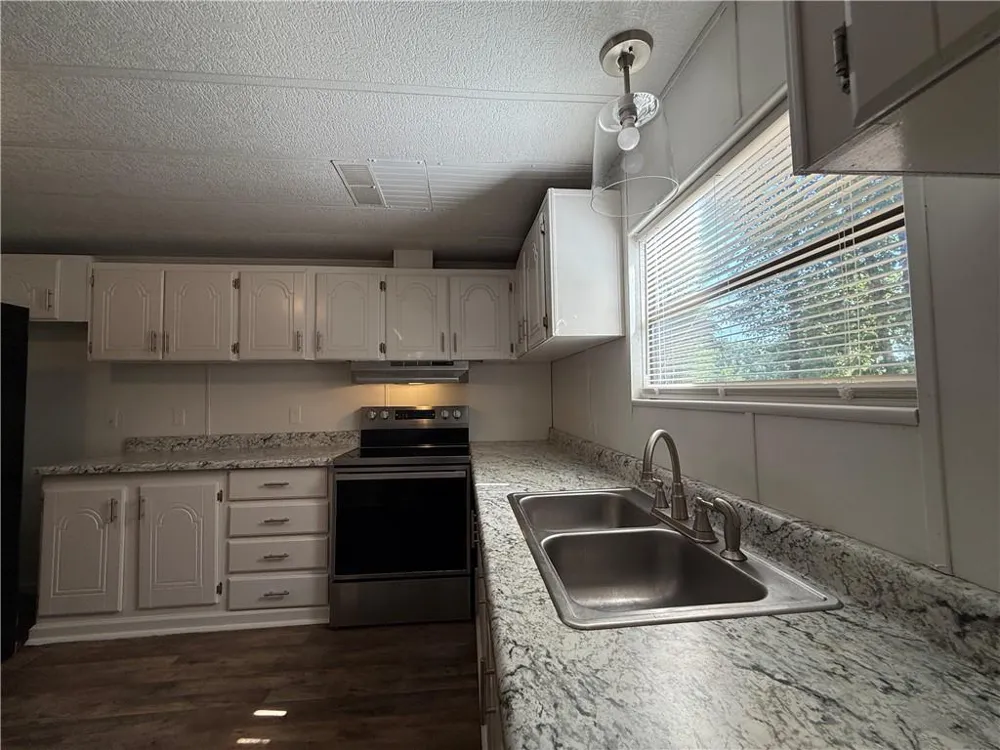 143 Whitley Drive Warner Robins, GA 31093