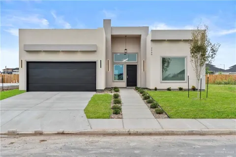 2900 E Retama Avenue