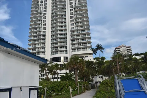 6365 Collins Ave #1211