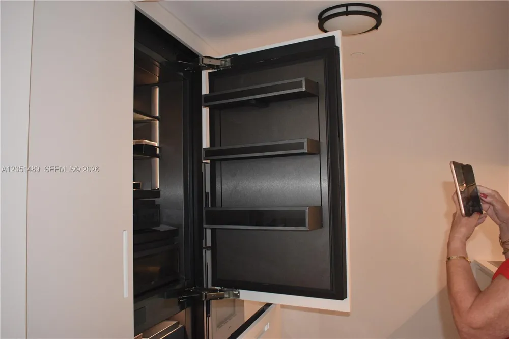 6365 Collins Ave #1211 Miami Beach, FL 33141