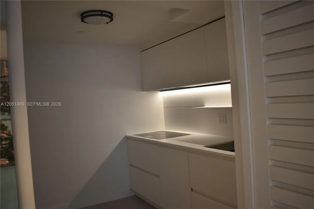 6365 Collins Ave #1211 Miami Beach, FL 33141