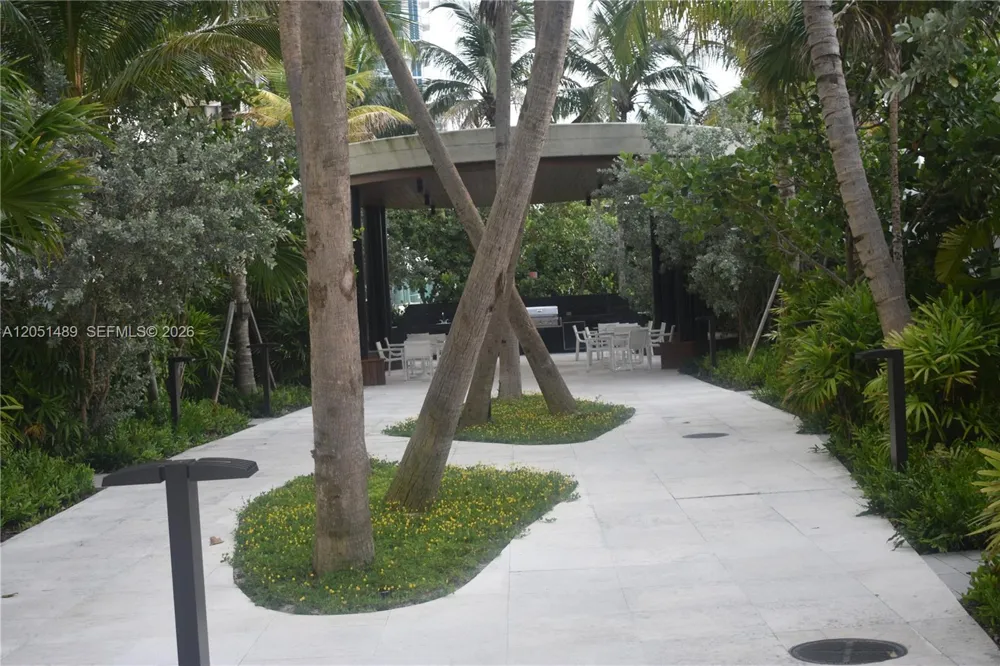 6365 Collins Ave #1211 Miami Beach, FL 33141
