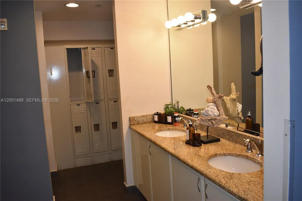 6365 Collins Ave #1211 Miami Beach, FL 33141