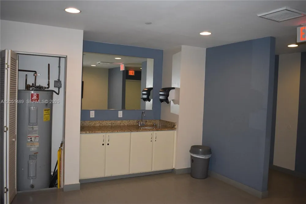 6365 Collins Ave #1211 Miami Beach, FL 33141