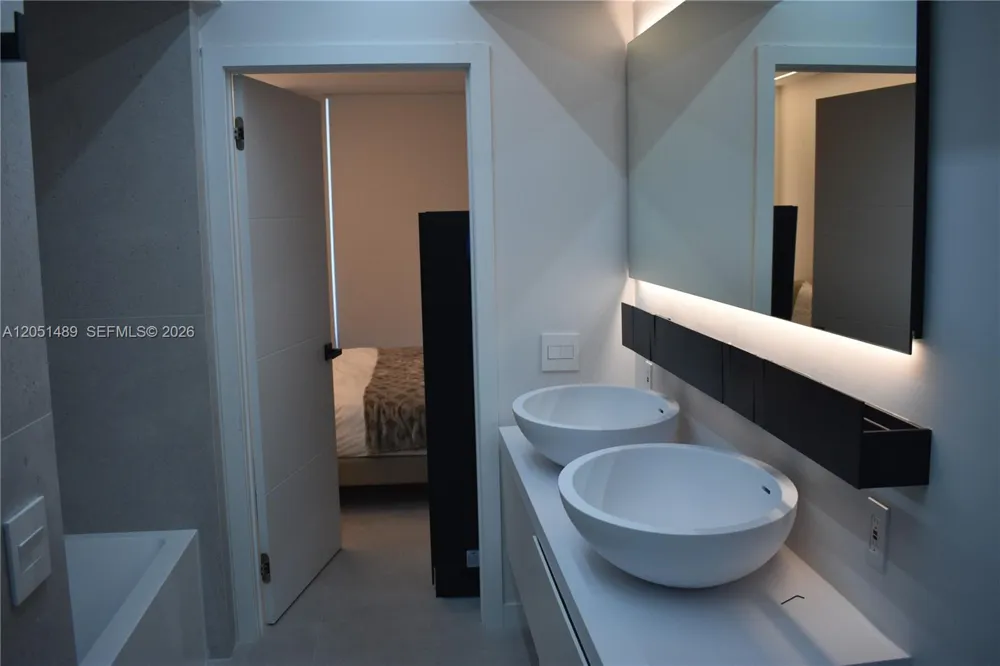 6365 Collins Ave #1211 Miami Beach, FL 33141