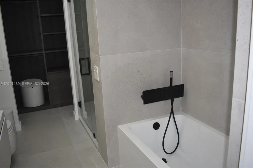 6365 Collins Ave #1211 Miami Beach, FL 33141