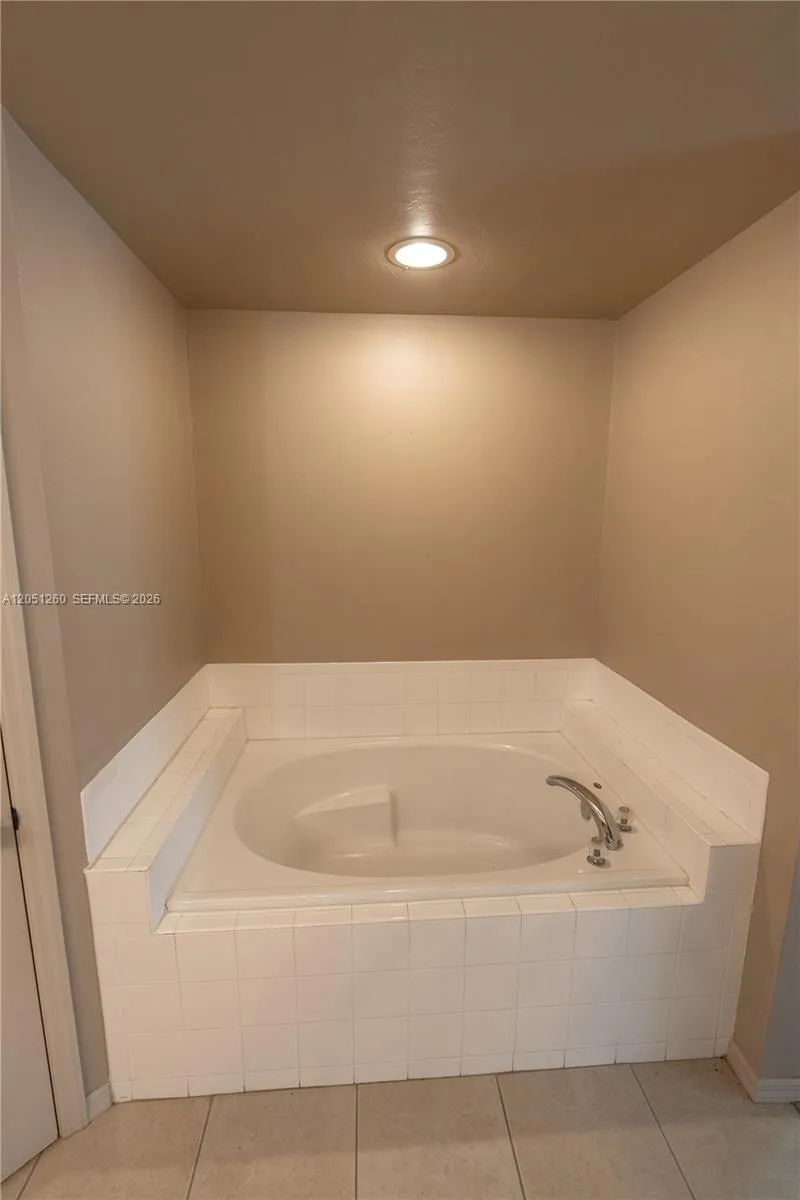 4129 NE 19TH PL Cape Coral, FL 33909