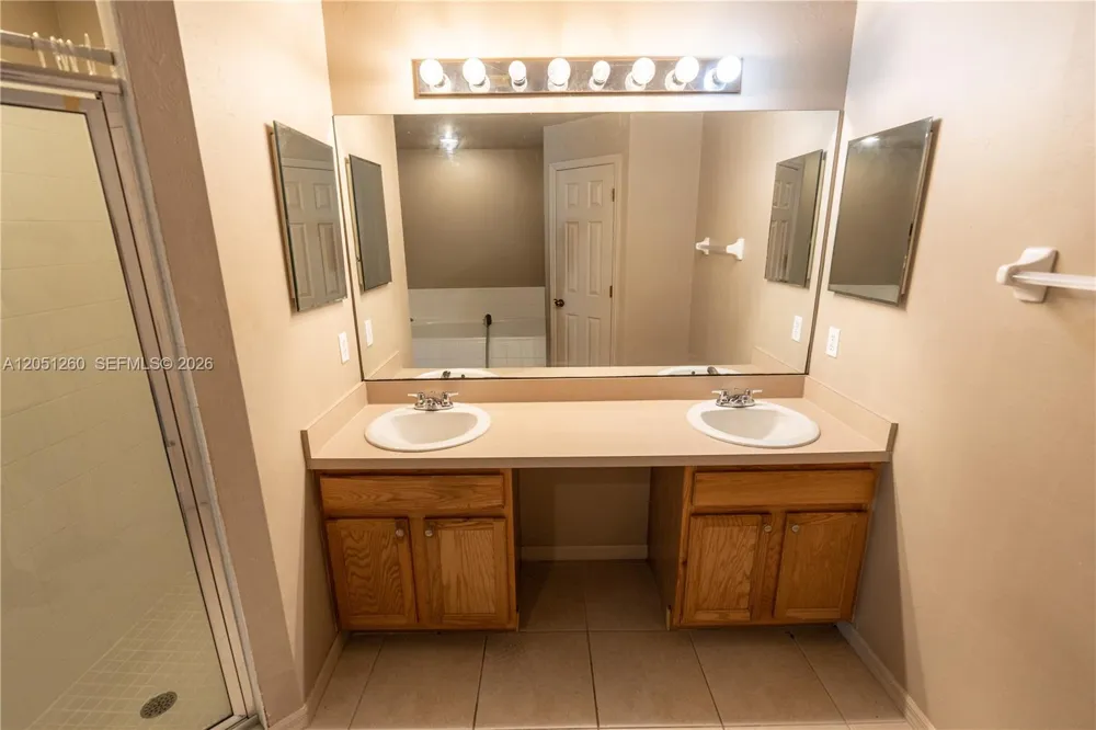 4129 NE 19TH PL Cape Coral, FL 33909