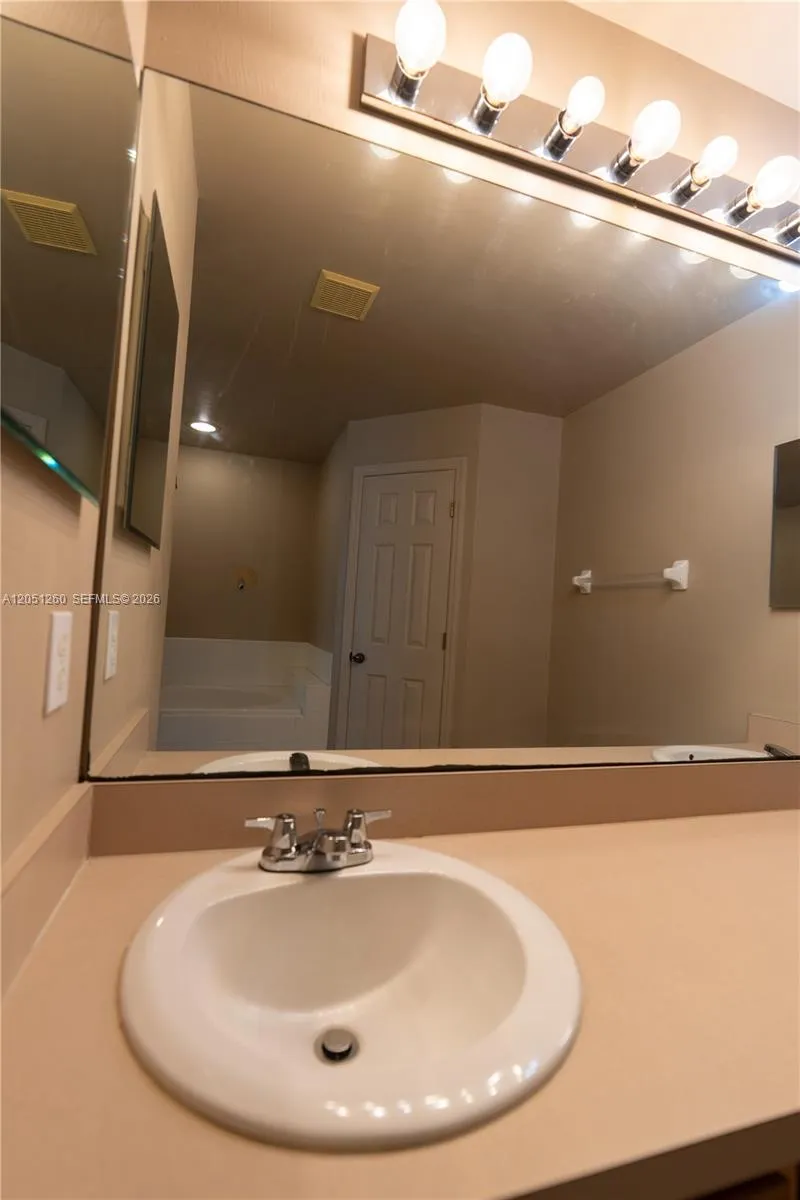 4129 NE 19TH PL Cape Coral, FL 33909